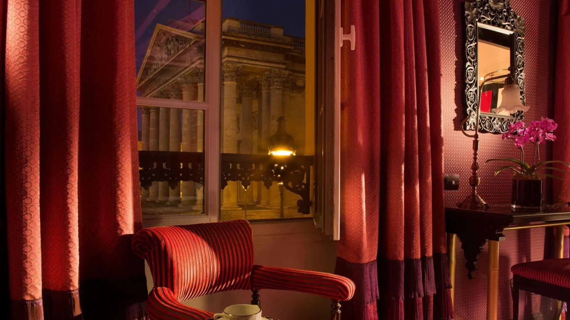 Hôtel Les Dames du Panthéon Paris 4*,